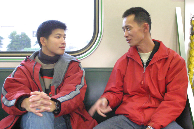 台灣鐵路旅遊攝影街拍帥哥對話旅客(2)2005-12-17攝影照片30