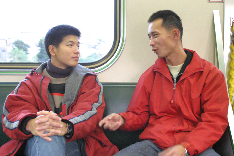 台灣鐵路旅遊攝影街拍帥哥對話旅客(2)2005-12-17攝影照片31