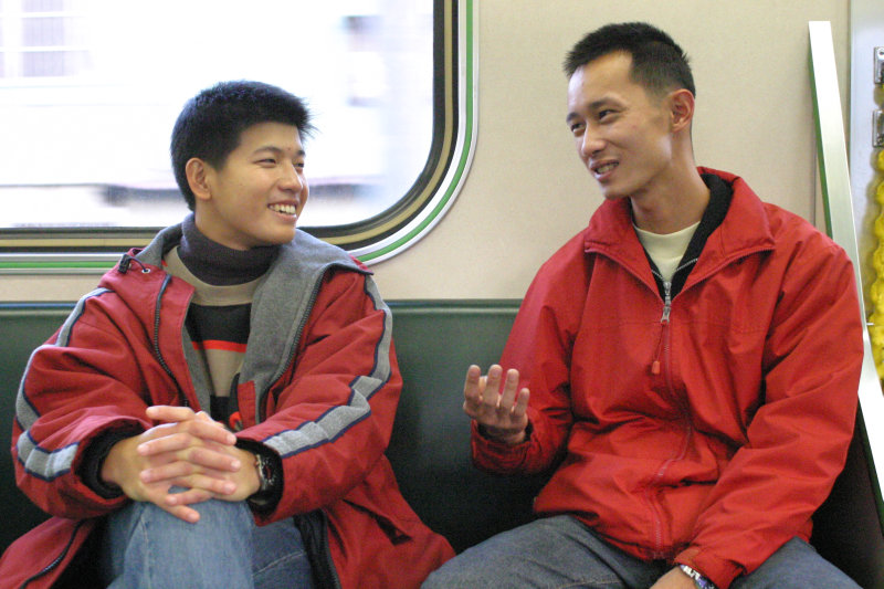 台灣鐵路旅遊攝影街拍帥哥對話旅客(2)2005-12-17攝影照片33