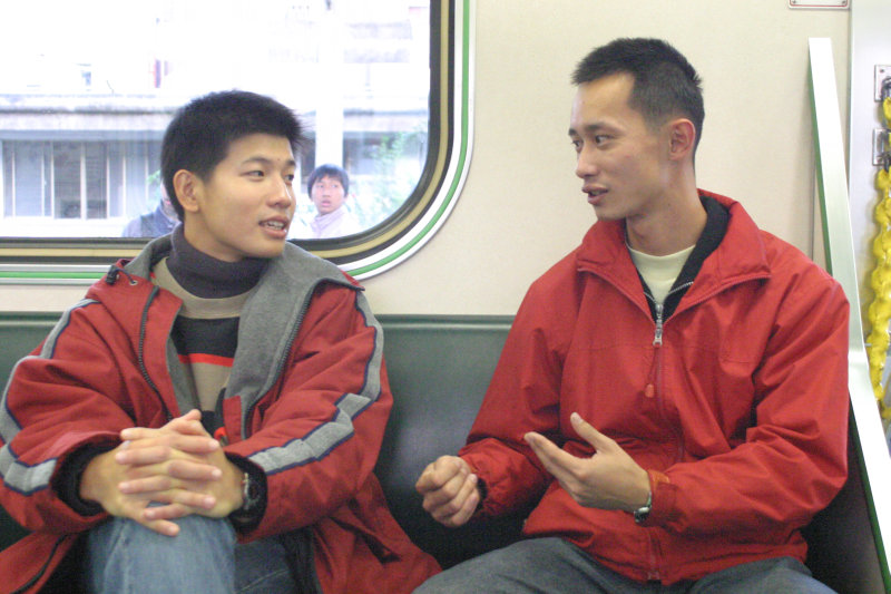 台灣鐵路旅遊攝影街拍帥哥對話旅客(2)2005-12-17攝影照片34