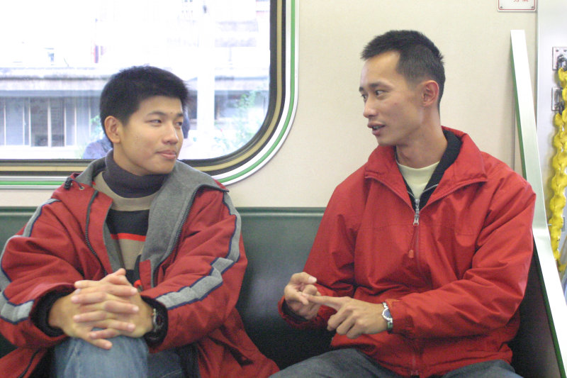 台灣鐵路旅遊攝影街拍帥哥對話旅客(2)2005-12-17攝影照片36