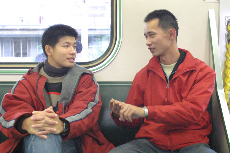 台灣鐵路旅遊攝影街拍帥哥對話旅客(2)2005-12-17攝影照片37
