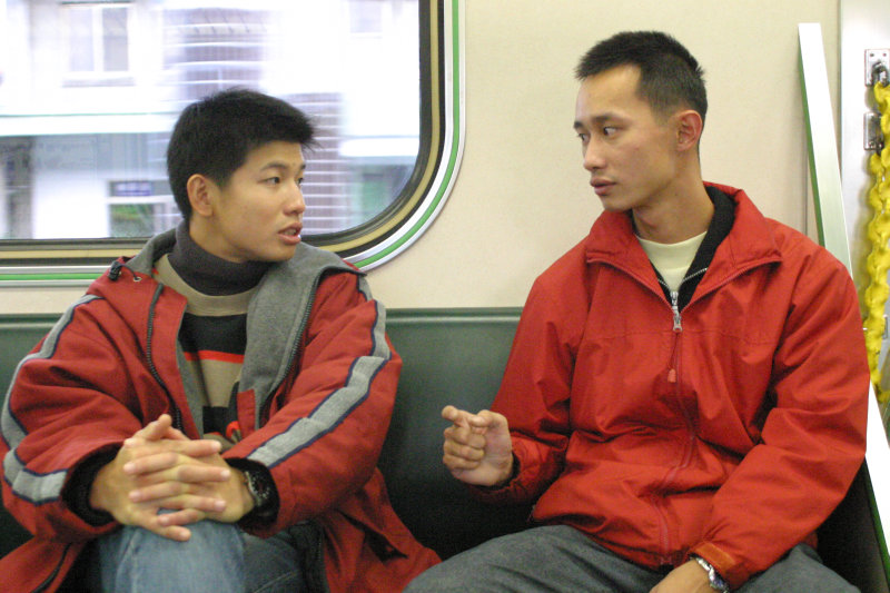 台灣鐵路旅遊攝影街拍帥哥對話旅客(2)2005-12-17攝影照片41