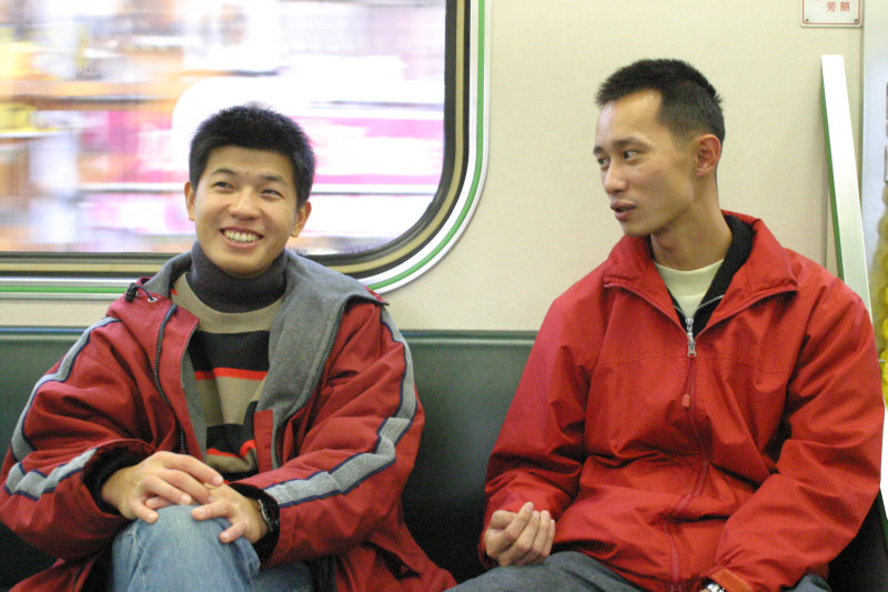 台灣鐵路旅遊攝影街拍帥哥對話旅客(2)2005-12-17攝影照片46