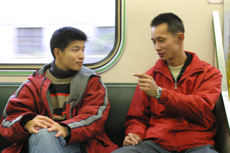 台灣鐵路旅遊攝影街拍帥哥對話旅客(2)2005-12-17攝影照片47