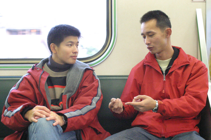 台灣鐵路旅遊攝影街拍帥哥對話旅客(2)2005-12-17攝影照片49