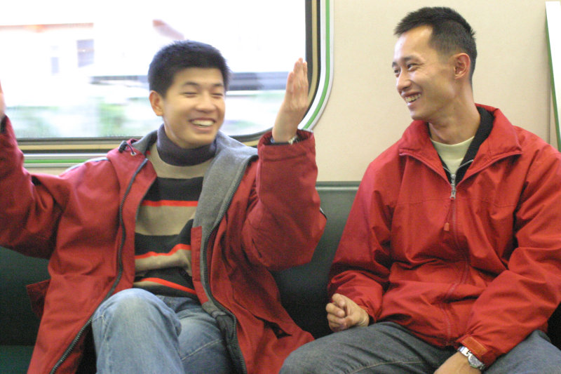 台灣鐵路旅遊攝影街拍帥哥對話旅客(2)2005-12-17攝影照片51