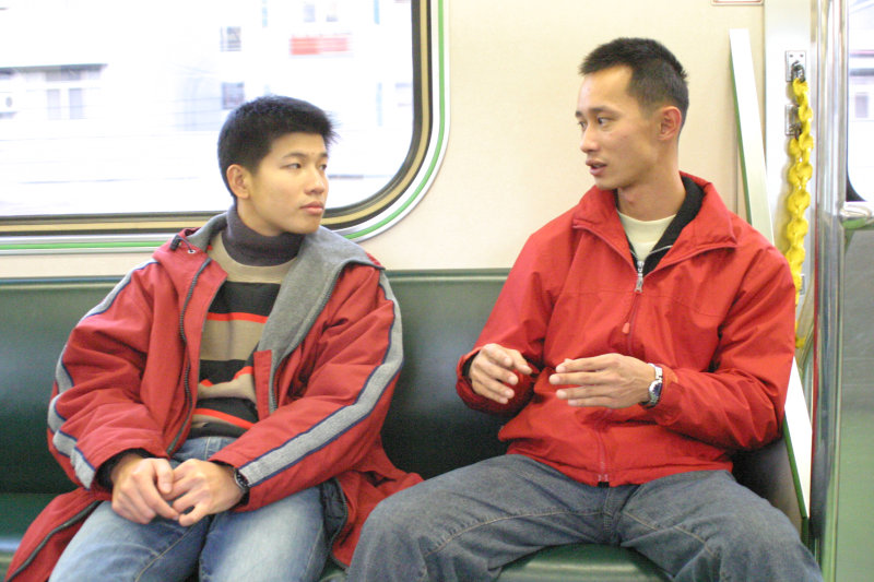 台灣鐵路旅遊攝影街拍帥哥對話旅客(2)2005-12-17攝影照片53