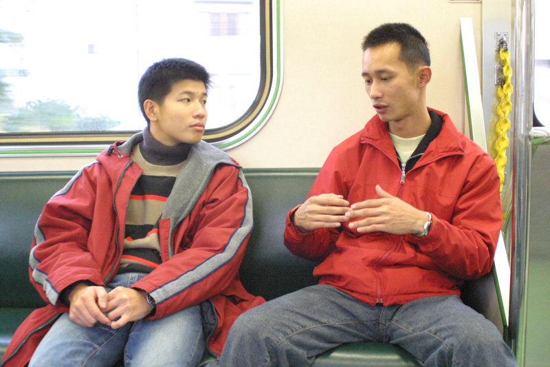 台灣鐵路旅遊攝影街拍帥哥對話旅客(2)2005-12-17攝影照片56