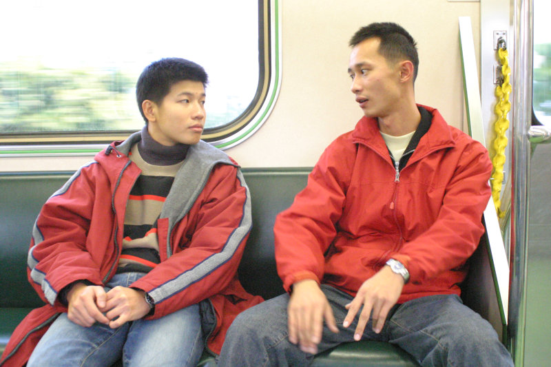 台灣鐵路旅遊攝影街拍帥哥對話旅客(2)2005-12-17攝影照片57