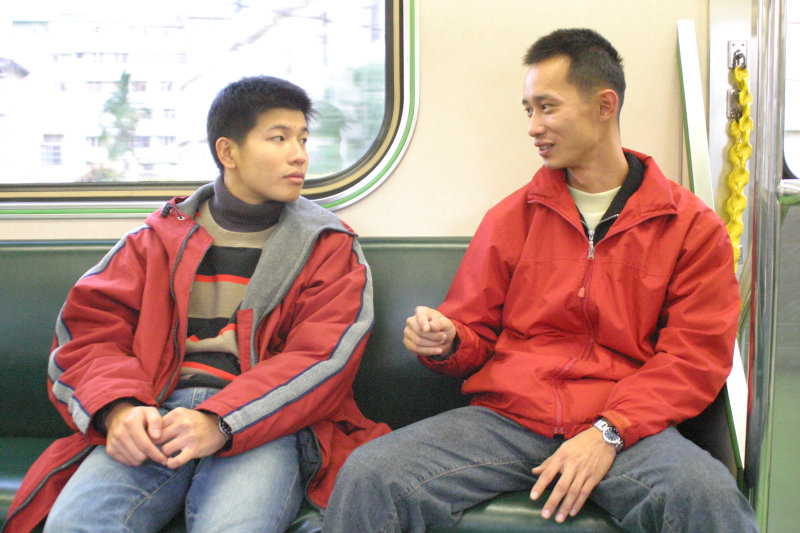 台灣鐵路旅遊攝影街拍帥哥對話旅客(2)2005-12-17攝影照片58