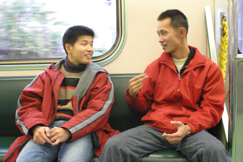 台灣鐵路旅遊攝影街拍帥哥對話旅客(2)2005-12-17攝影照片60