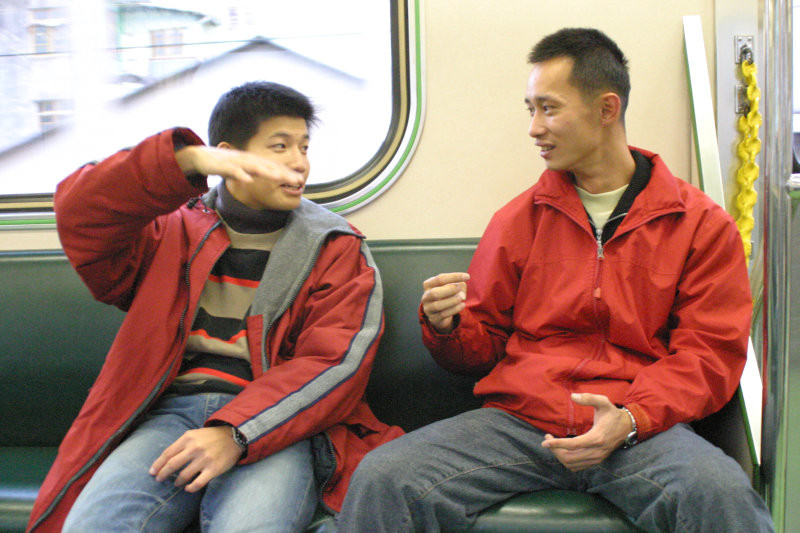 台灣鐵路旅遊攝影街拍帥哥對話旅客(2)2005-12-17攝影照片61