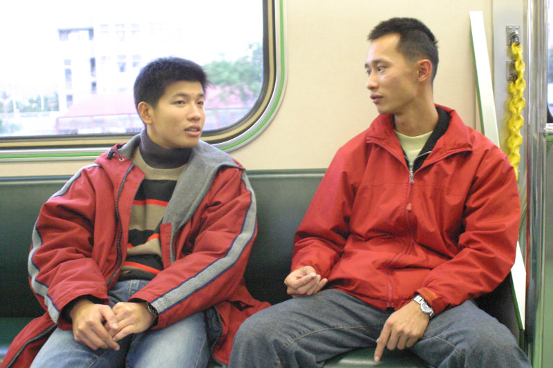 台灣鐵路旅遊攝影街拍帥哥對話旅客(2)2005-12-17攝影照片63