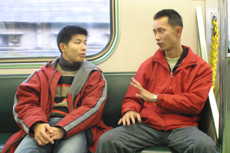 台灣鐵路旅遊攝影街拍帥哥對話旅客(2)2005-12-17攝影照片66