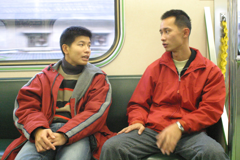 台灣鐵路旅遊攝影街拍帥哥對話旅客(2)2005-12-17攝影照片67