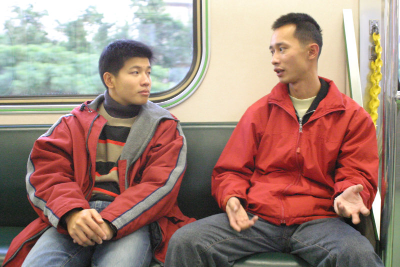 台灣鐵路旅遊攝影街拍帥哥對話旅客(2)2005-12-17攝影照片68
