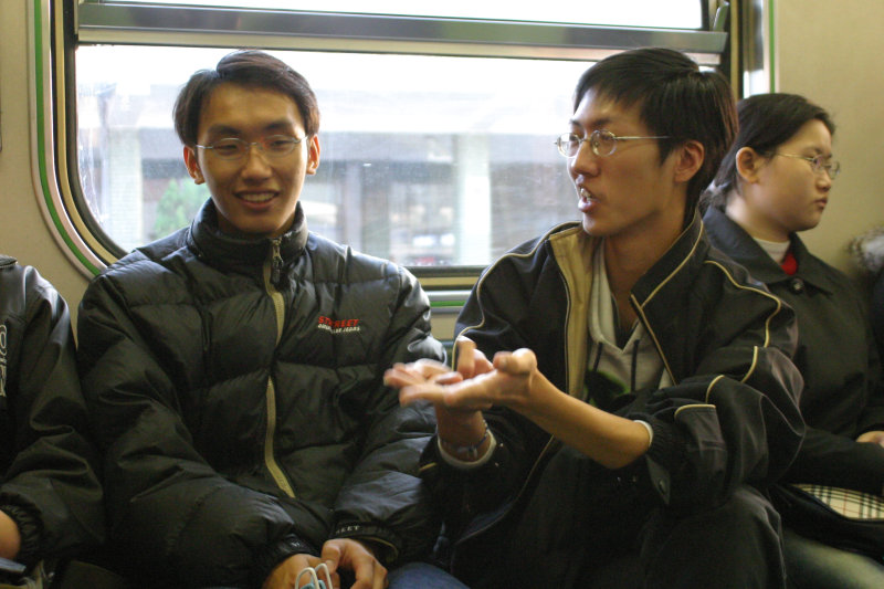 台灣鐵路旅遊攝影街拍帥哥對話旅客2005-03-06攝影照片11