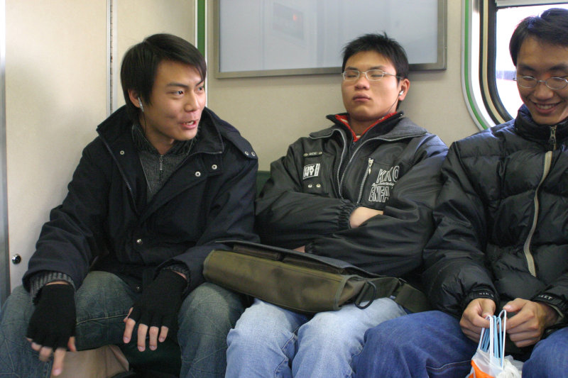 台灣鐵路旅遊攝影街拍帥哥對話旅客2005-03-06攝影照片20