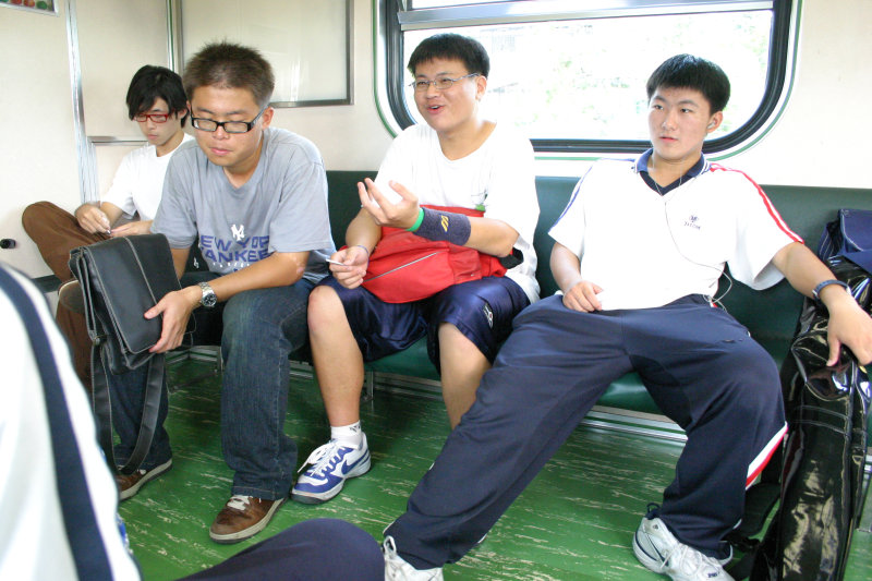 台灣鐵路旅遊攝影街拍帥哥對話旅客2005-07-30攝影照片12