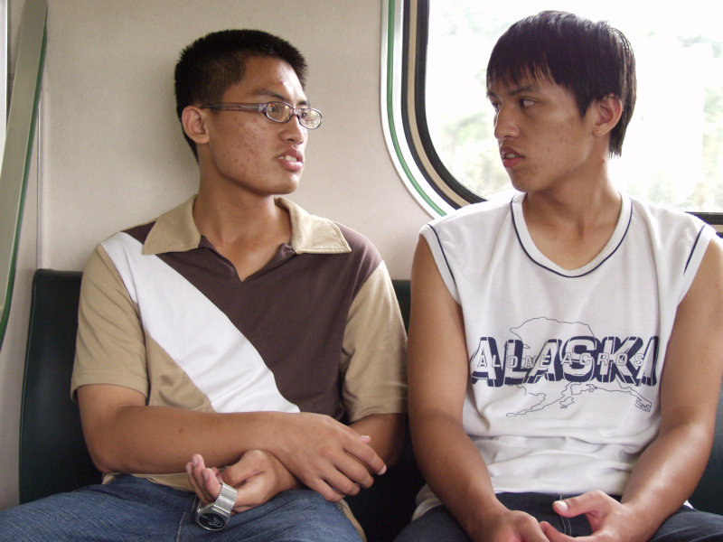 台灣鐵路旅遊攝影街拍帥哥對話旅客2005-09-10攝影照片9