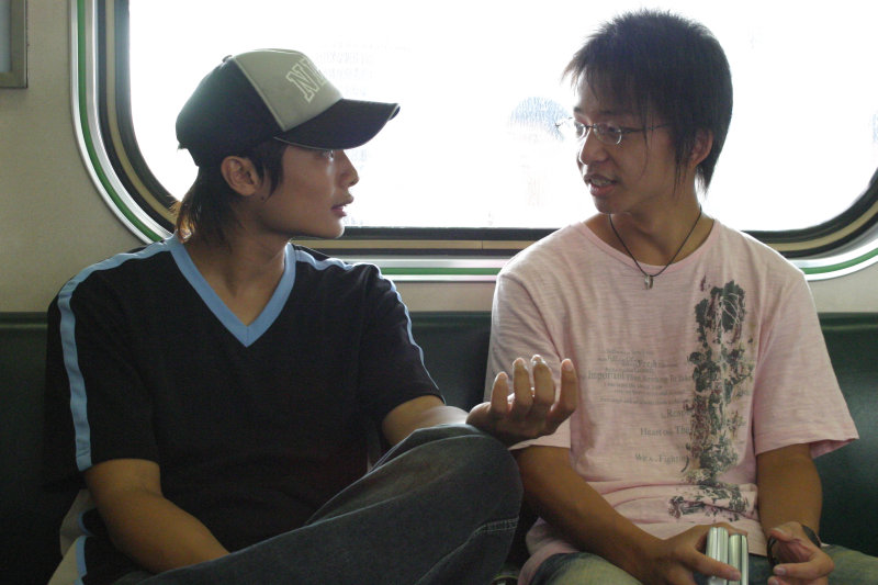 台灣鐵路旅遊攝影街拍帥哥對話旅客2005-09-18攝影照片4