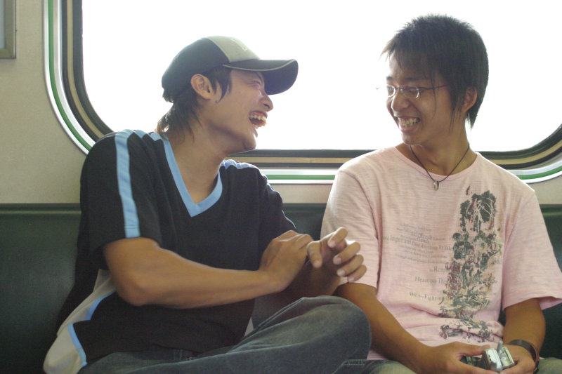 台灣鐵路旅遊攝影街拍帥哥對話旅客2005-09-18攝影照片8