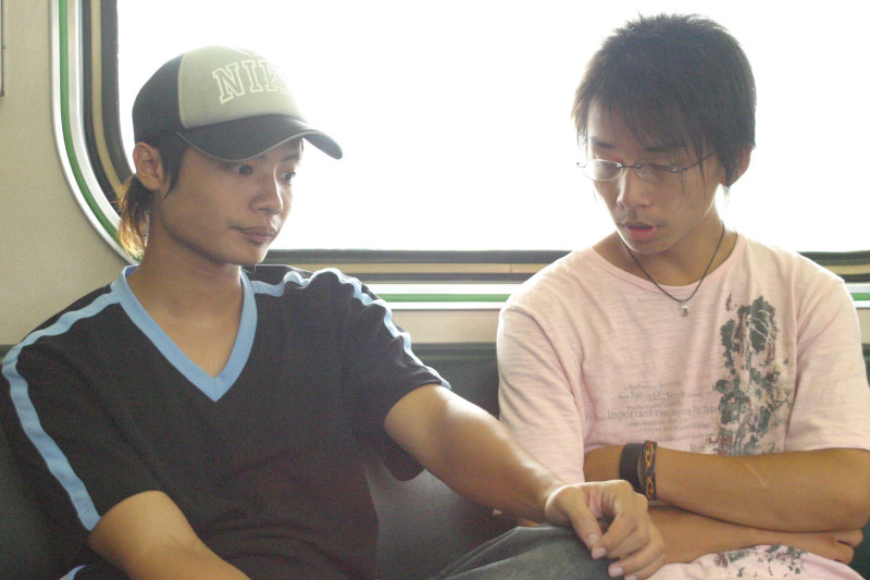 台灣鐵路旅遊攝影街拍帥哥對話旅客2005-09-18攝影照片12