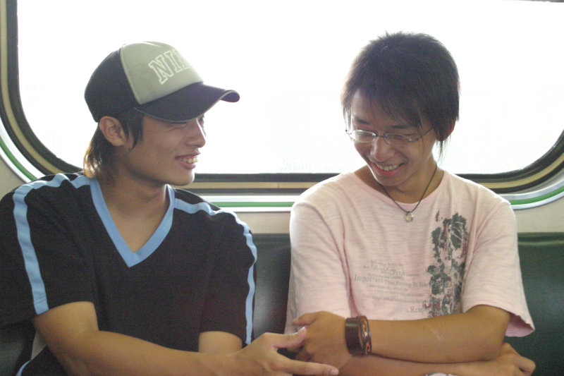 台灣鐵路旅遊攝影街拍帥哥對話旅客2005-09-18攝影照片14