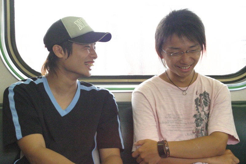 台灣鐵路旅遊攝影街拍帥哥對話旅客2005-09-18攝影照片15