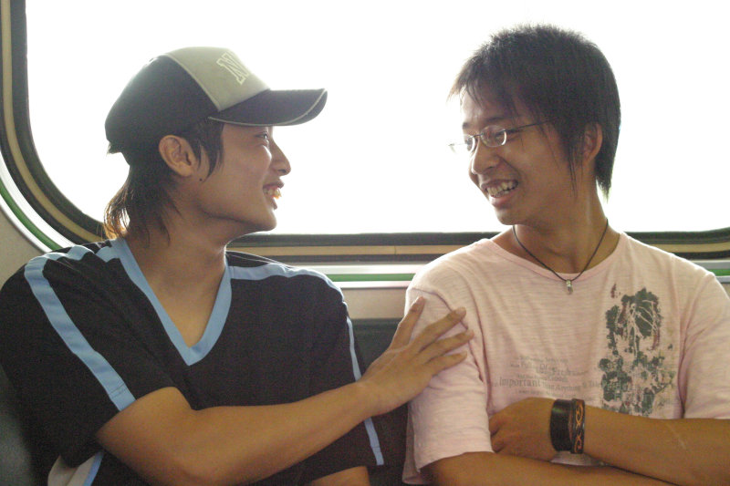台灣鐵路旅遊攝影街拍帥哥對話旅客2005-09-18攝影照片17
