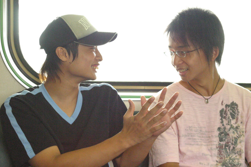 台灣鐵路旅遊攝影街拍帥哥對話旅客2005-09-18攝影照片19