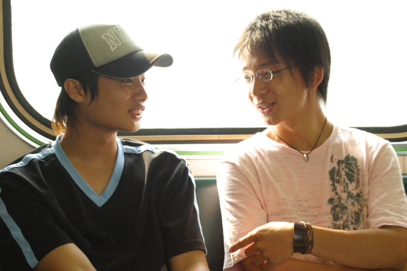 台灣鐵路旅遊攝影街拍帥哥對話旅客2005-09-18攝影照片20