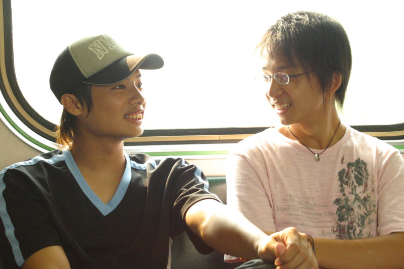 台灣鐵路旅遊攝影街拍帥哥對話旅客2005-09-18攝影照片21