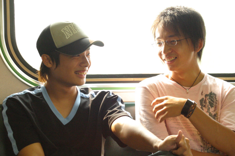 台灣鐵路旅遊攝影街拍帥哥對話旅客2005-09-18攝影照片23