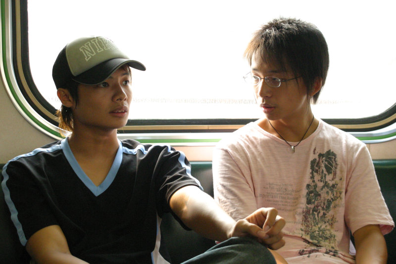 台灣鐵路旅遊攝影街拍帥哥對話旅客2005-09-18攝影照片24
