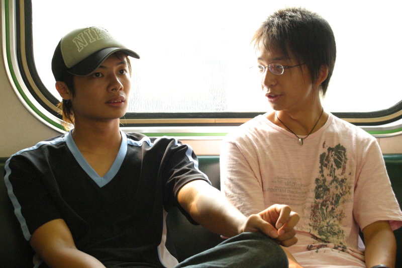 台灣鐵路旅遊攝影街拍帥哥對話旅客2005-09-18攝影照片25