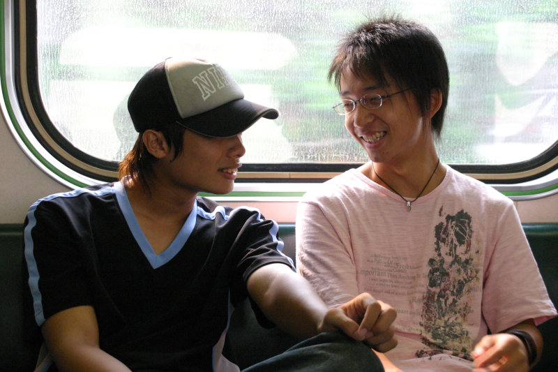 台灣鐵路旅遊攝影街拍帥哥對話旅客2005-09-18攝影照片26