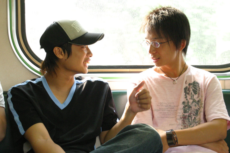 台灣鐵路旅遊攝影街拍帥哥對話旅客2005-09-18攝影照片32