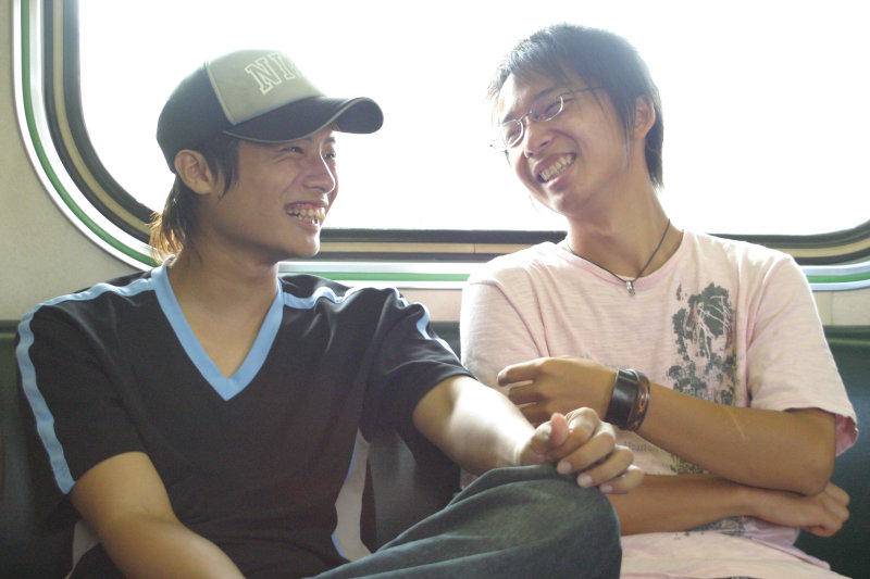 台灣鐵路旅遊攝影街拍帥哥對話旅客2005-09-18攝影照片36