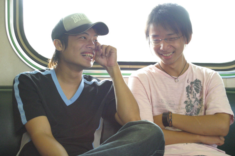 台灣鐵路旅遊攝影街拍帥哥對話旅客2005-09-18攝影照片37