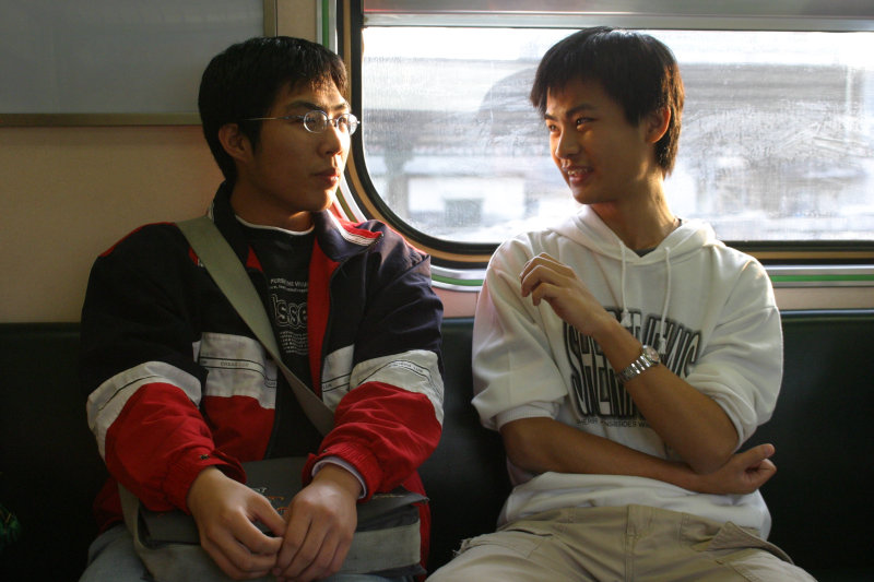 台灣鐵路旅遊攝影街拍帥哥對話旅客2006-01-03攝影照片5