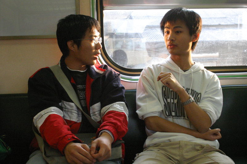 台灣鐵路旅遊攝影街拍帥哥對話旅客2006-01-03攝影照片8