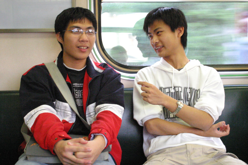台灣鐵路旅遊攝影街拍帥哥對話旅客2006-01-03攝影照片18