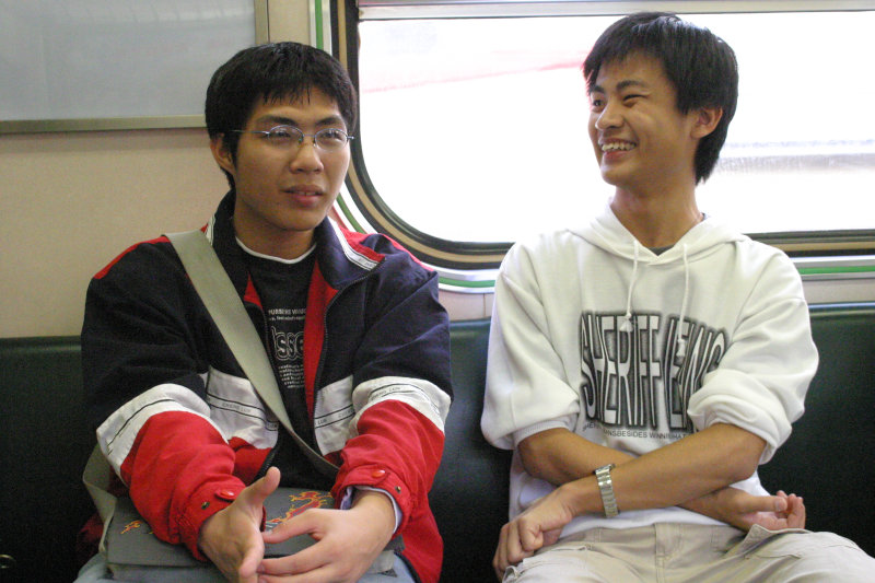 台灣鐵路旅遊攝影街拍帥哥對話旅客2006-01-03攝影照片21