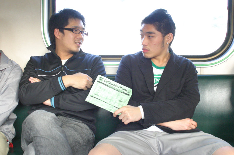 台灣鐵路旅遊攝影街拍帥哥對話旅客2006-01-31攝影照片8