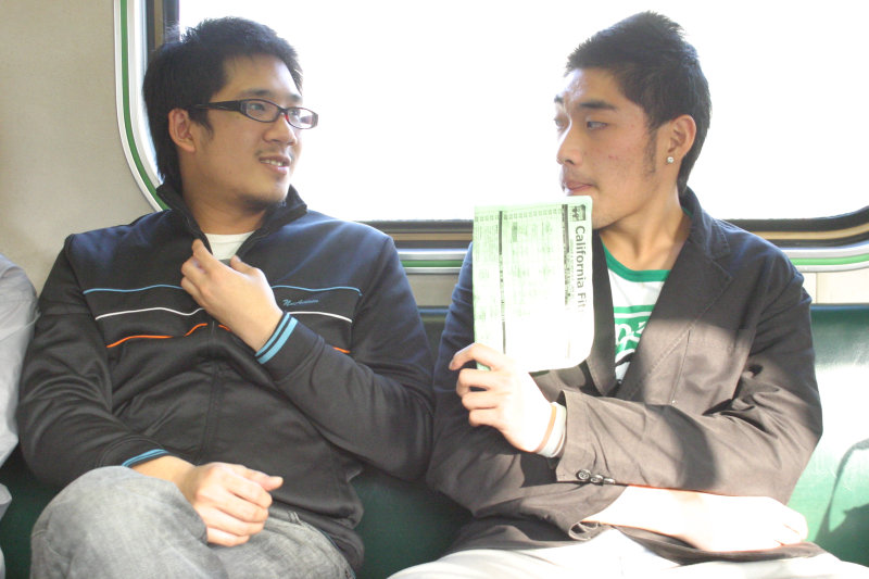 台灣鐵路旅遊攝影街拍帥哥對話旅客2006-01-31攝影照片9