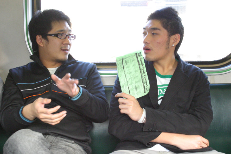 台灣鐵路旅遊攝影街拍帥哥對話旅客2006-01-31攝影照片10