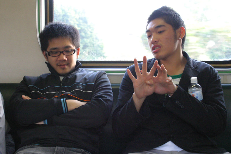 台灣鐵路旅遊攝影街拍帥哥對話旅客2006-01-31攝影照片12