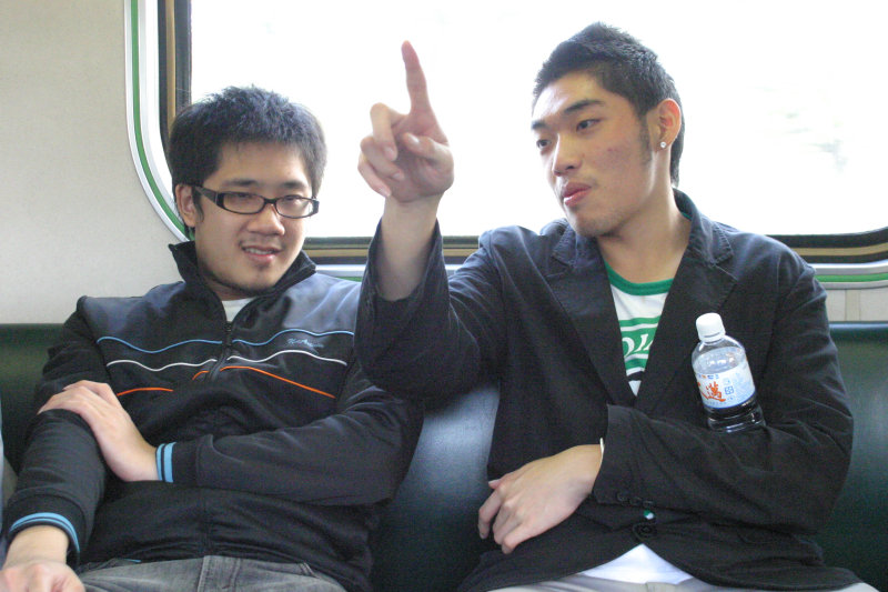 台灣鐵路旅遊攝影街拍帥哥對話旅客2006-01-31攝影照片13